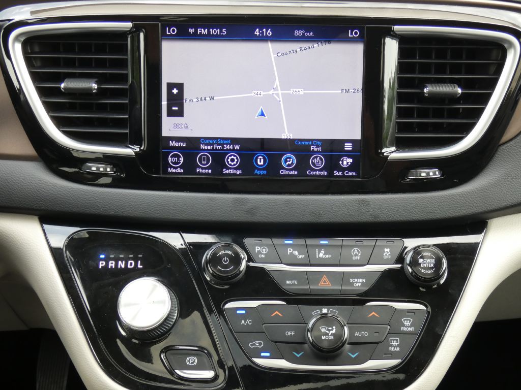 2018 Chrysler Pacifica Image 8