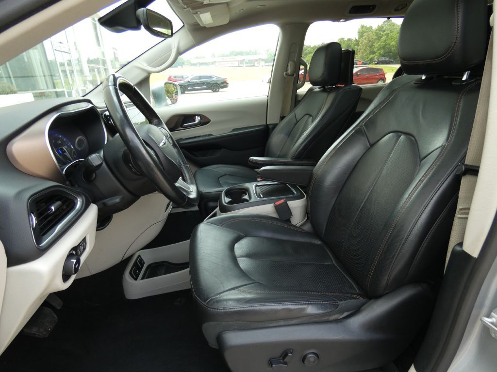 2018 Chrysler Pacifica Image 11