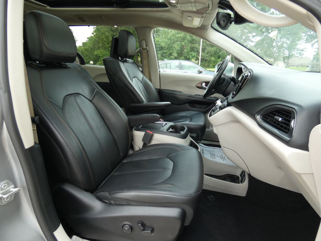 2018 Chrysler Pacifica Image 12