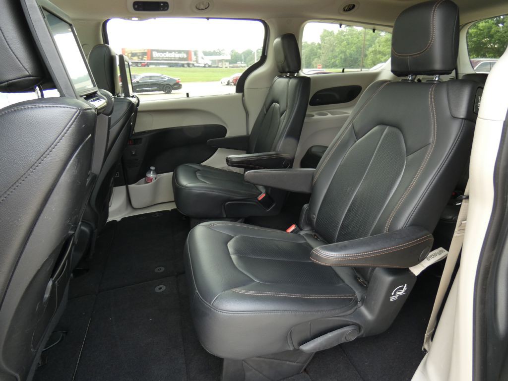 2018 Chrysler Pacifica Image 13