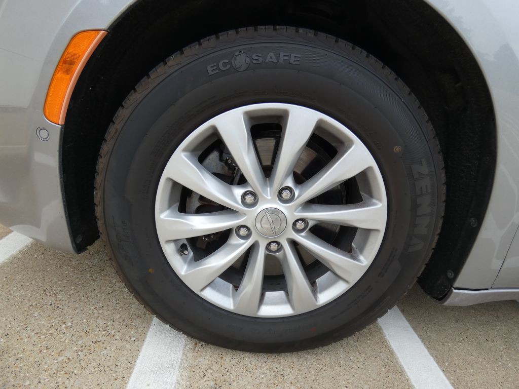 2018 Chrysler Pacifica Image 26