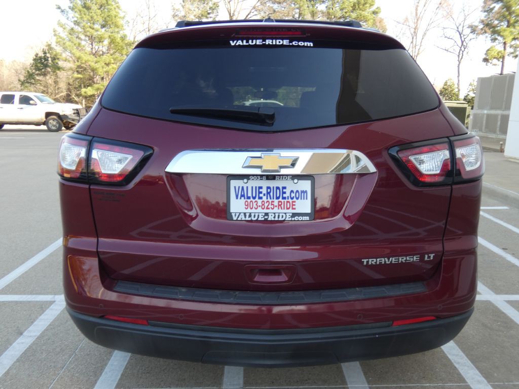 2016 Chevrolet Traverse Image 2