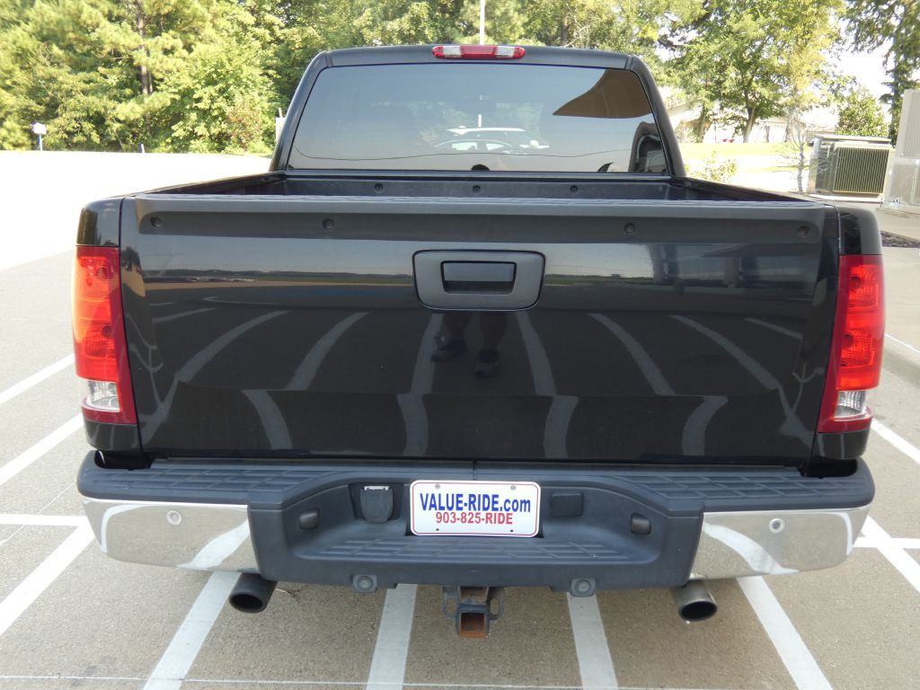 2007 GMC Sierra Image 2