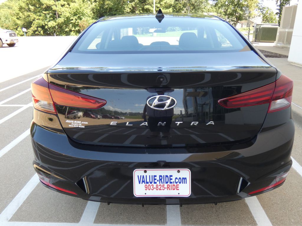 2020 Hyundai Elantra Image 2