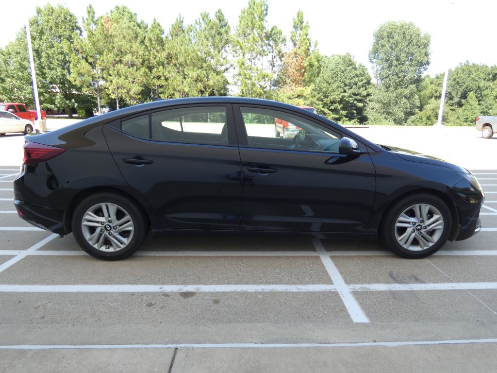 2020 Hyundai Elantra Image 3