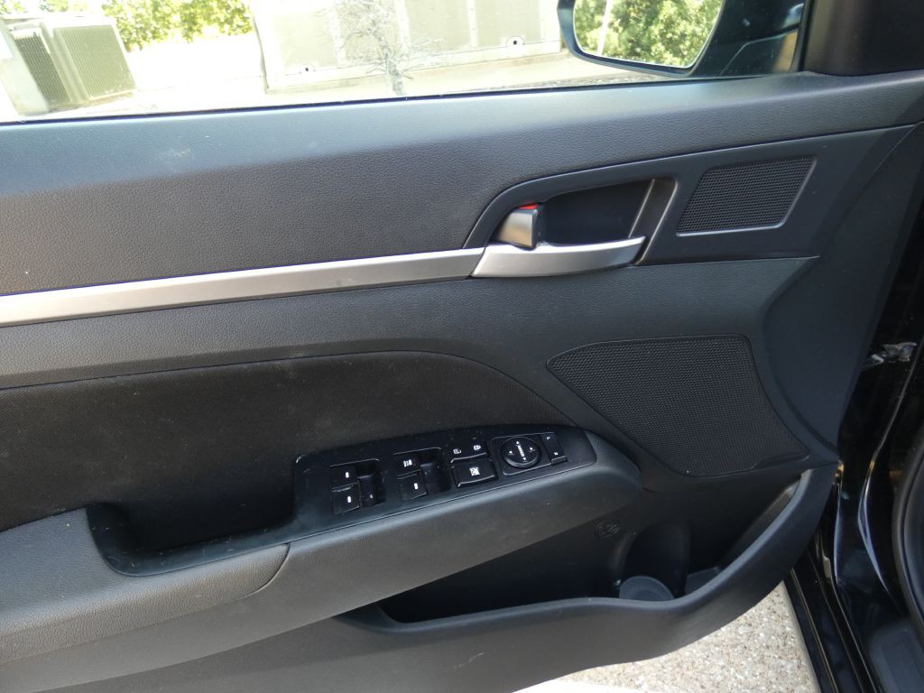 2020 Hyundai Elantra Image 15