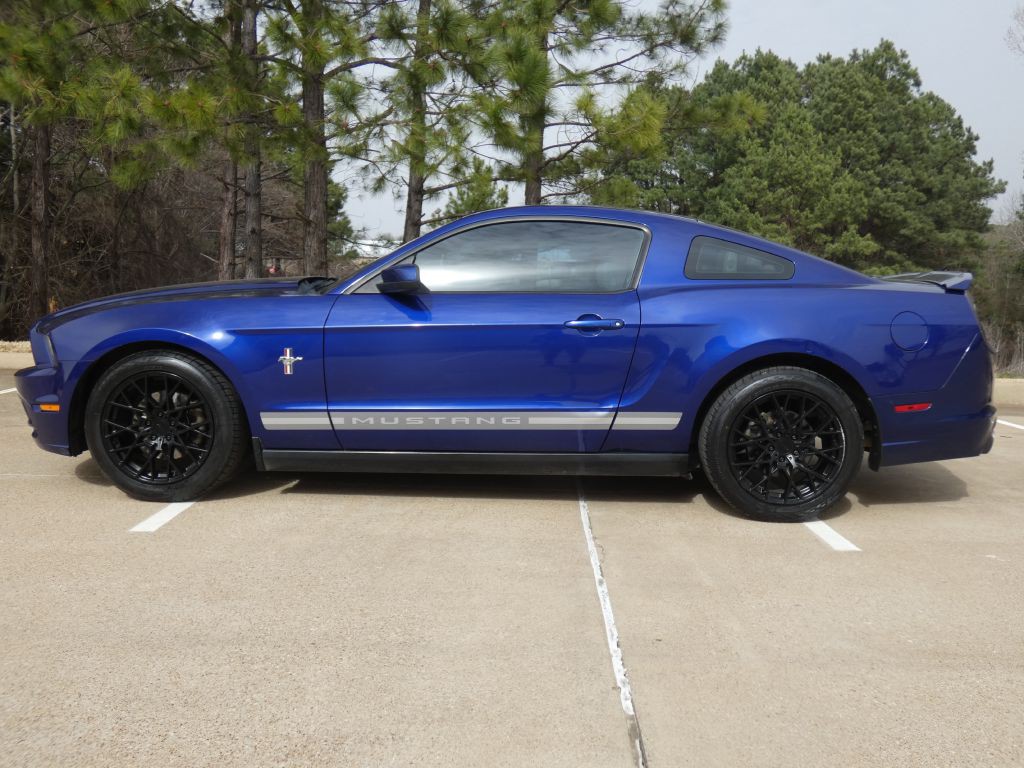2014 Ford Mustang Image 2