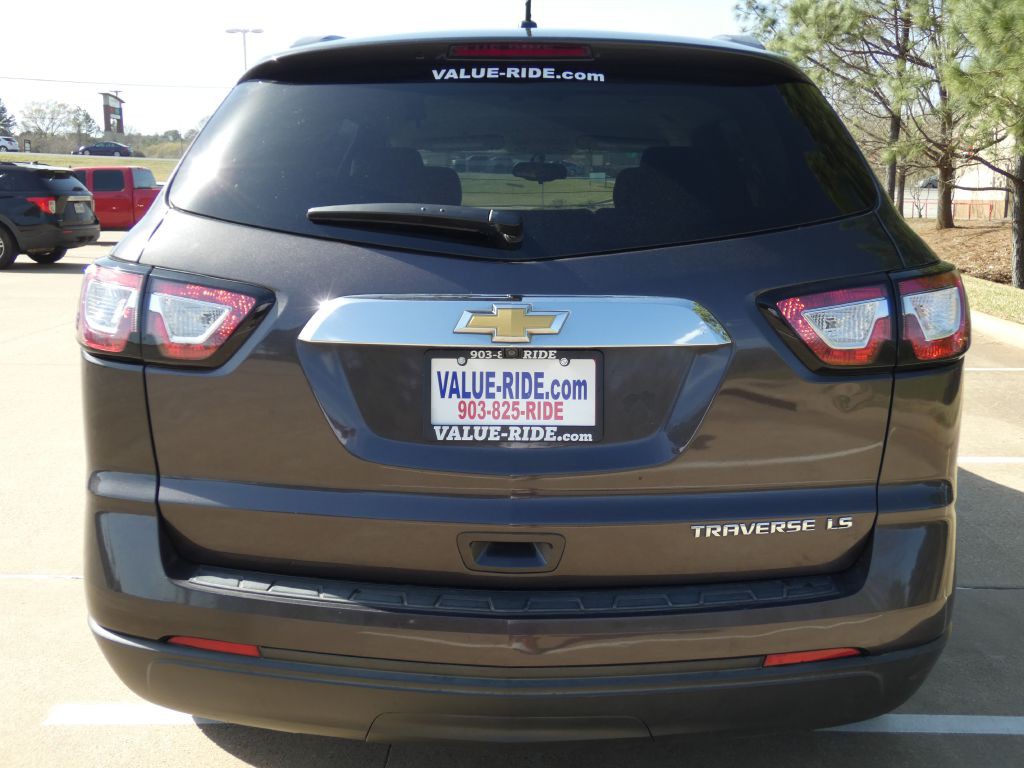 2015 Chevrolet Traverse Image 2