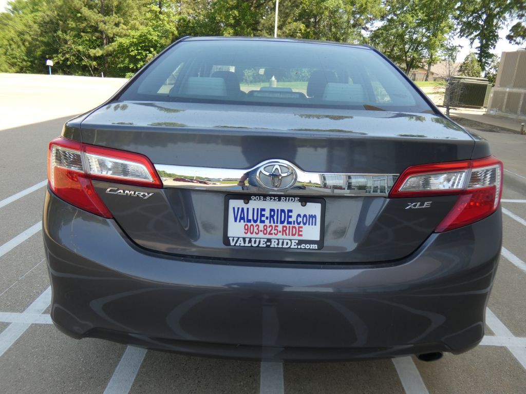 2014 Toyota Camry Image 2