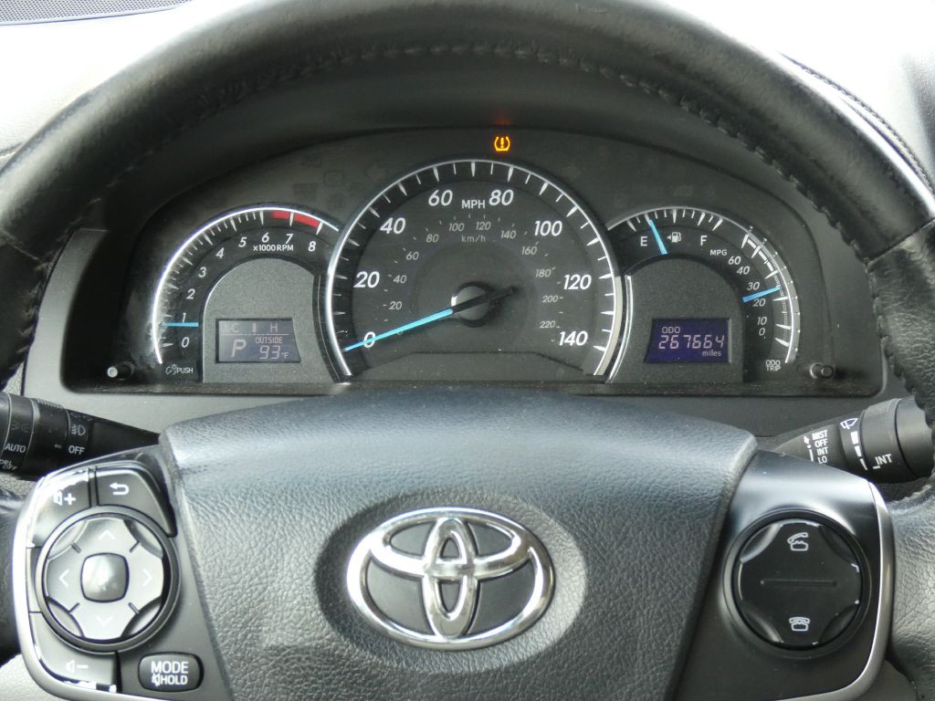 2014 Toyota Camry Image 9