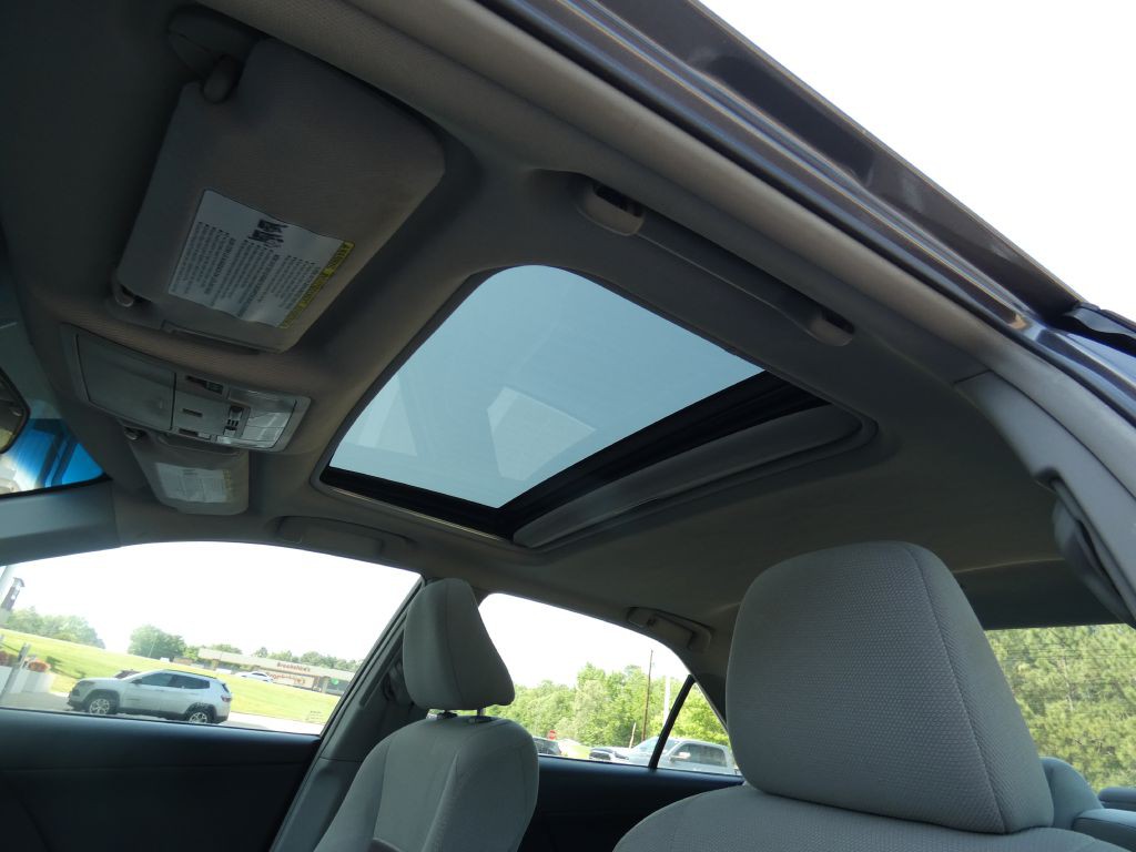 2014 Toyota Camry Image 10