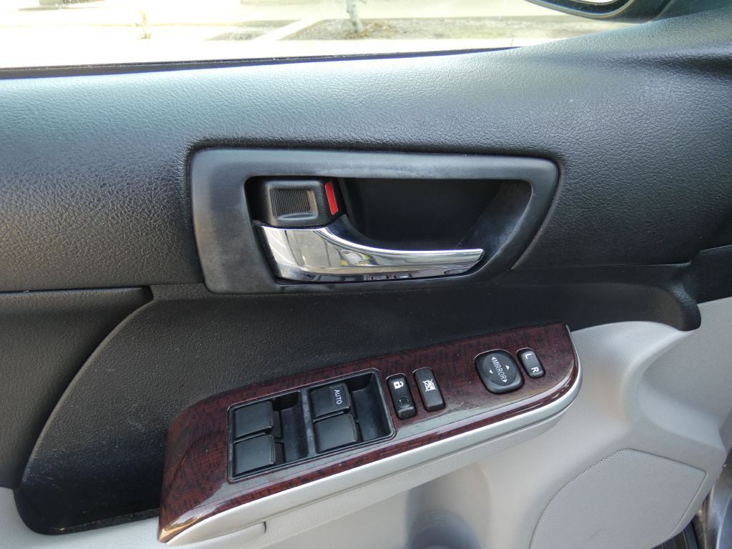 2014 Toyota Camry Image 15