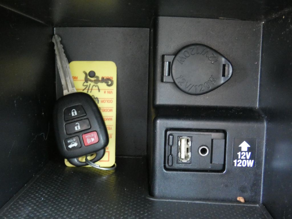 2014 Toyota Camry Image 16
