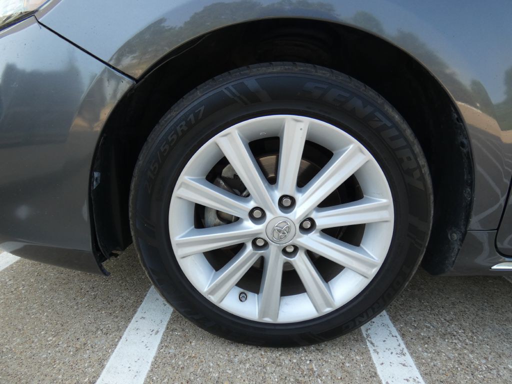 2014 Toyota Camry Image 18