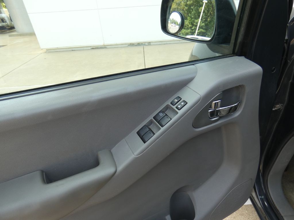 2011 Nissan Frontier Image 10