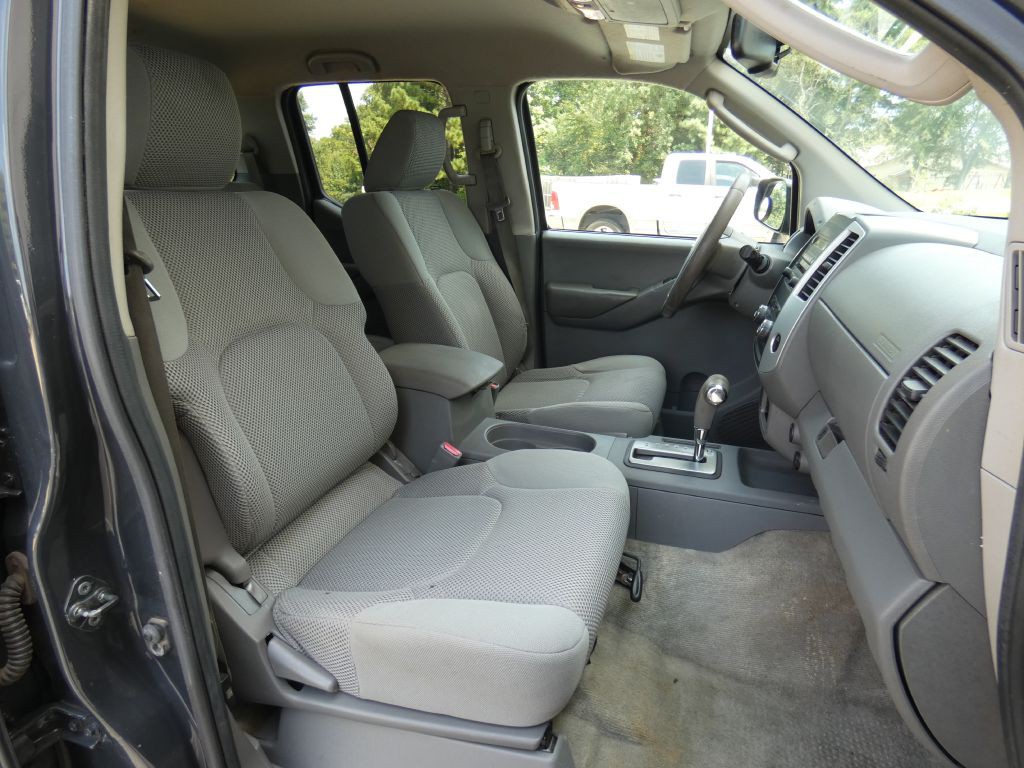 2011 Nissan Frontier Image 12