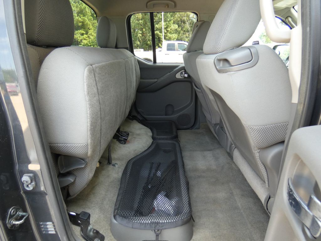 2011 Nissan Frontier Image 15
