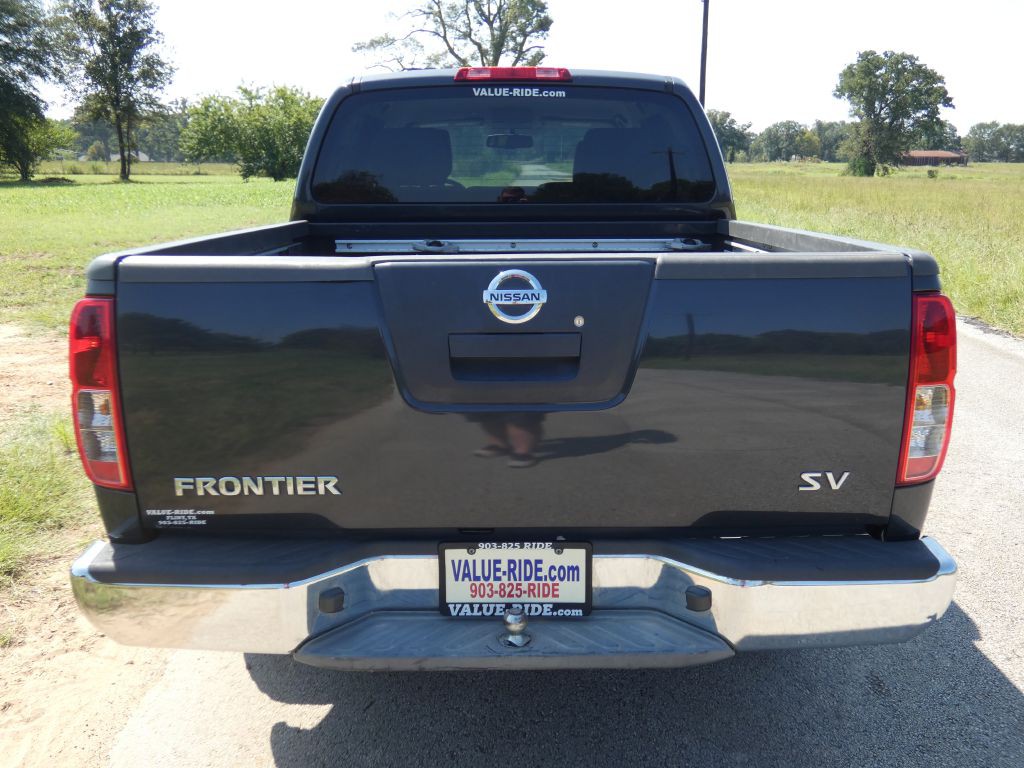 2011 Nissan Frontier Image 2