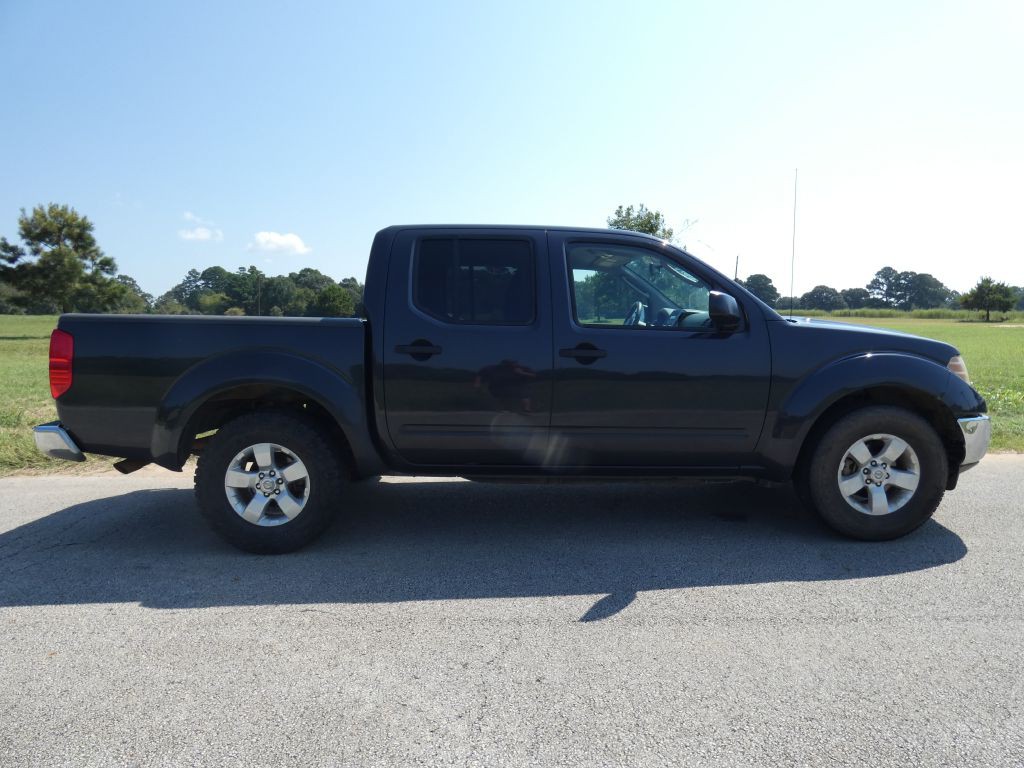 2011 Nissan Frontier Image 3