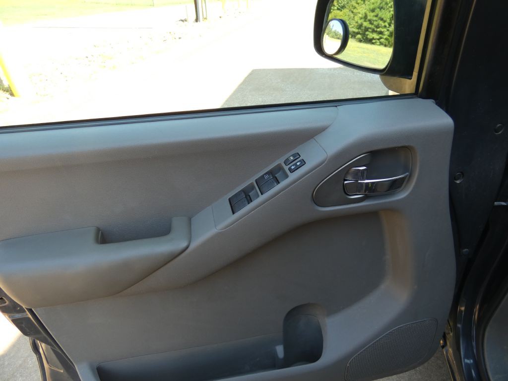 2011 Nissan Frontier Image 10
