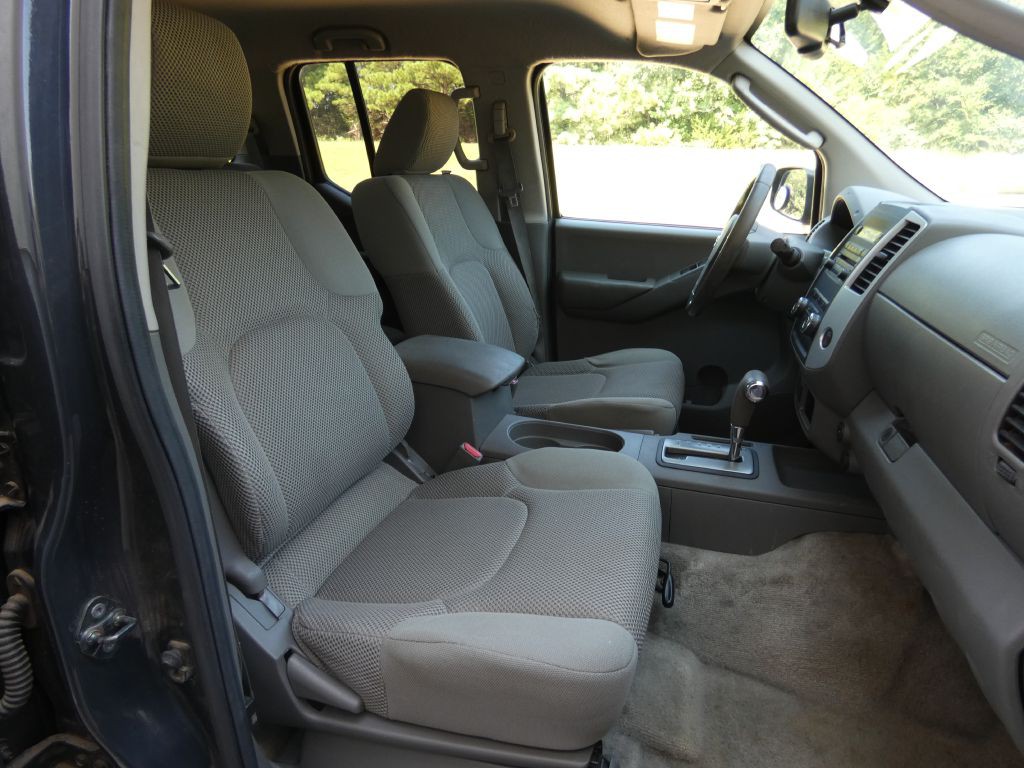 2011 Nissan Frontier Image 12