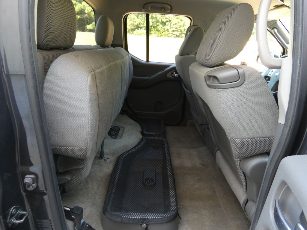 2011 Nissan Frontier Image 15