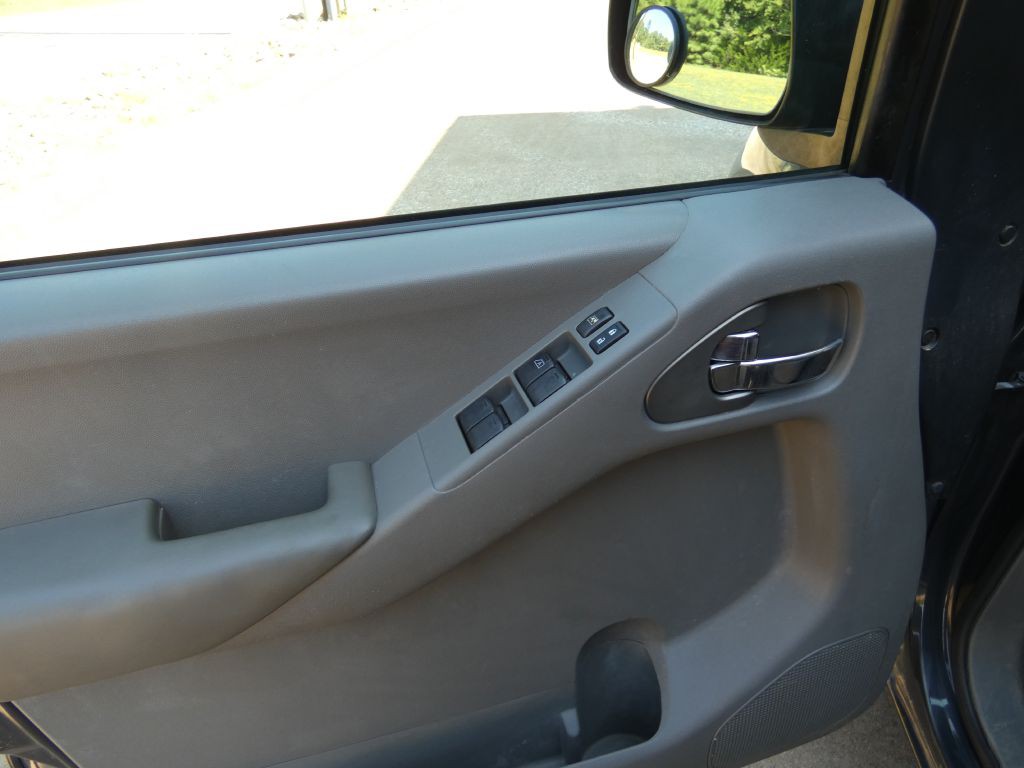 2011 Nissan Frontier Image 16
