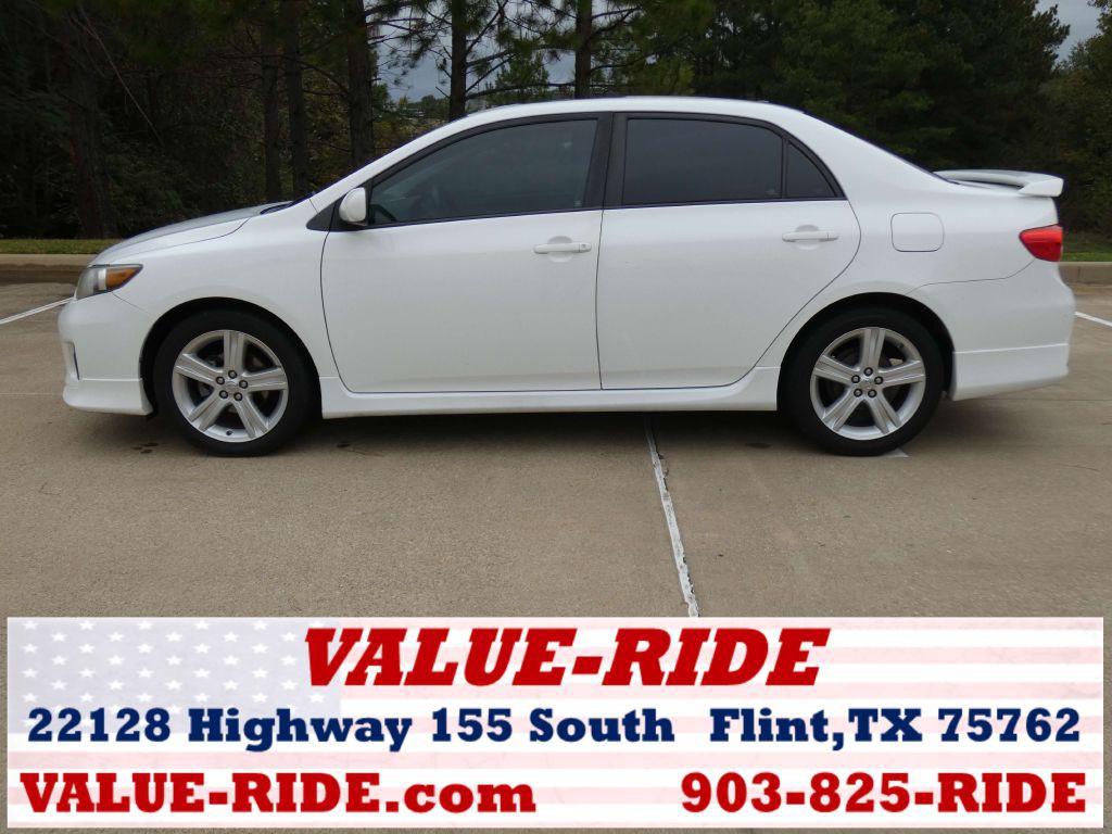 2013 Toyota Corolla Image 1