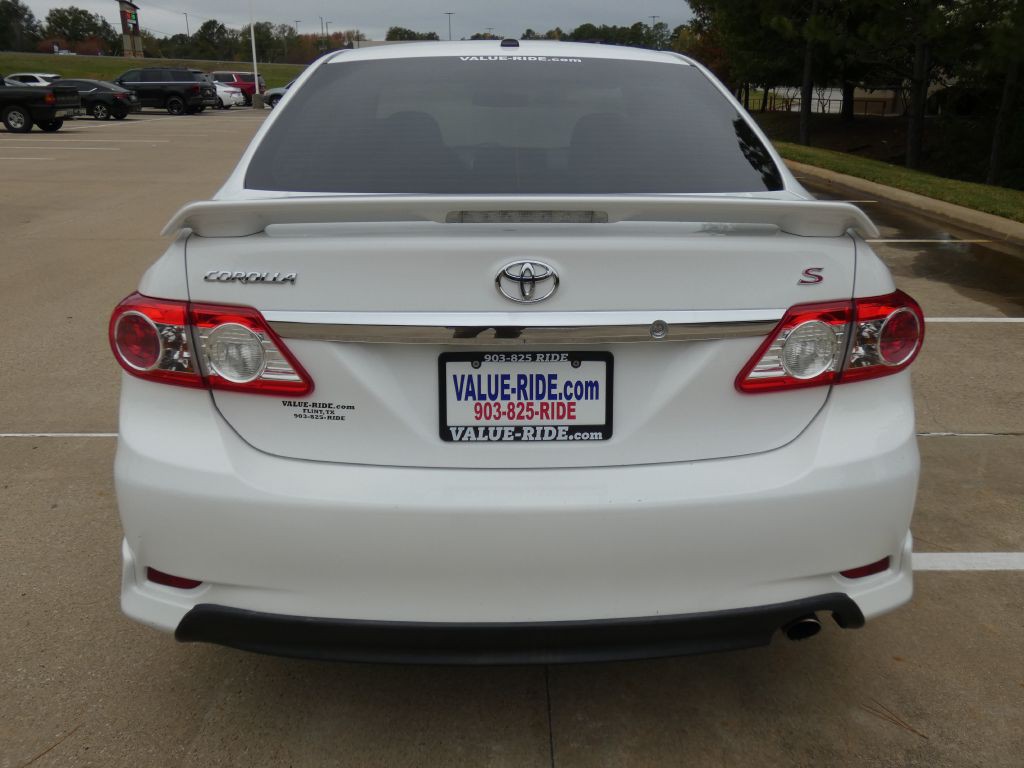 2013 Toyota Corolla Image 2