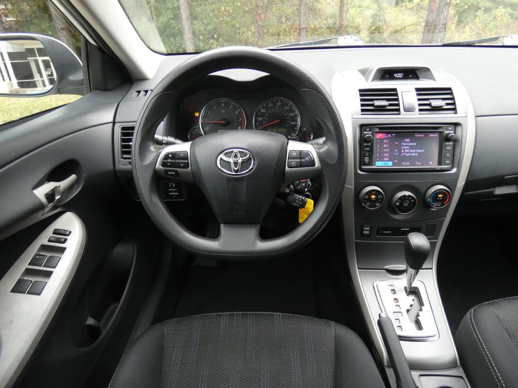 2013 Toyota Corolla Image 7