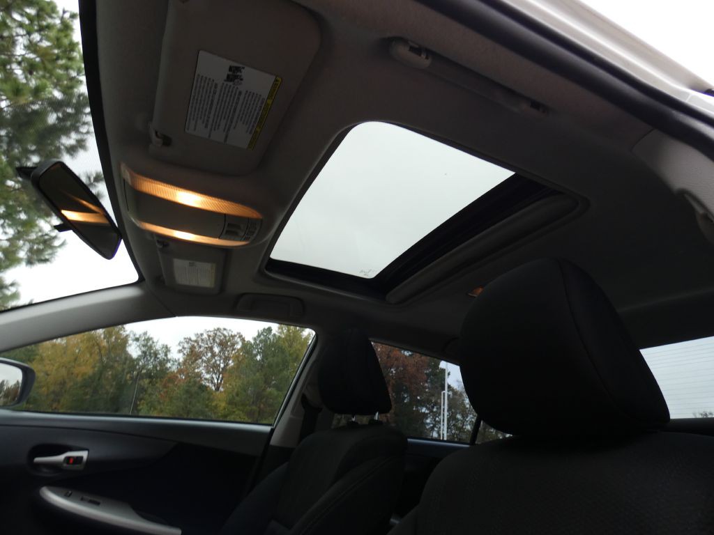 2013 Toyota Corolla Image 10