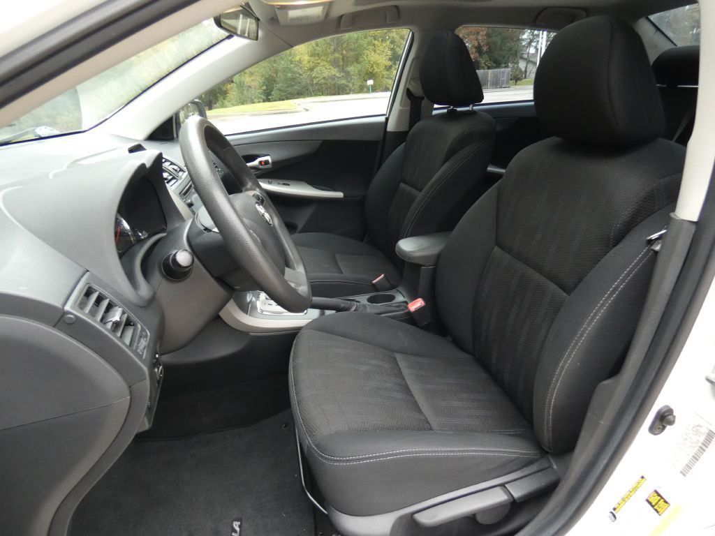 2013 Toyota Corolla Image 12