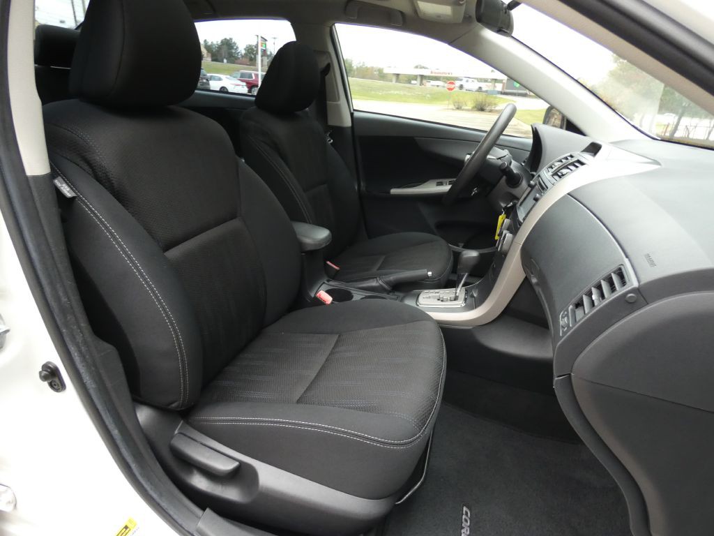 2013 Toyota Corolla Image 13