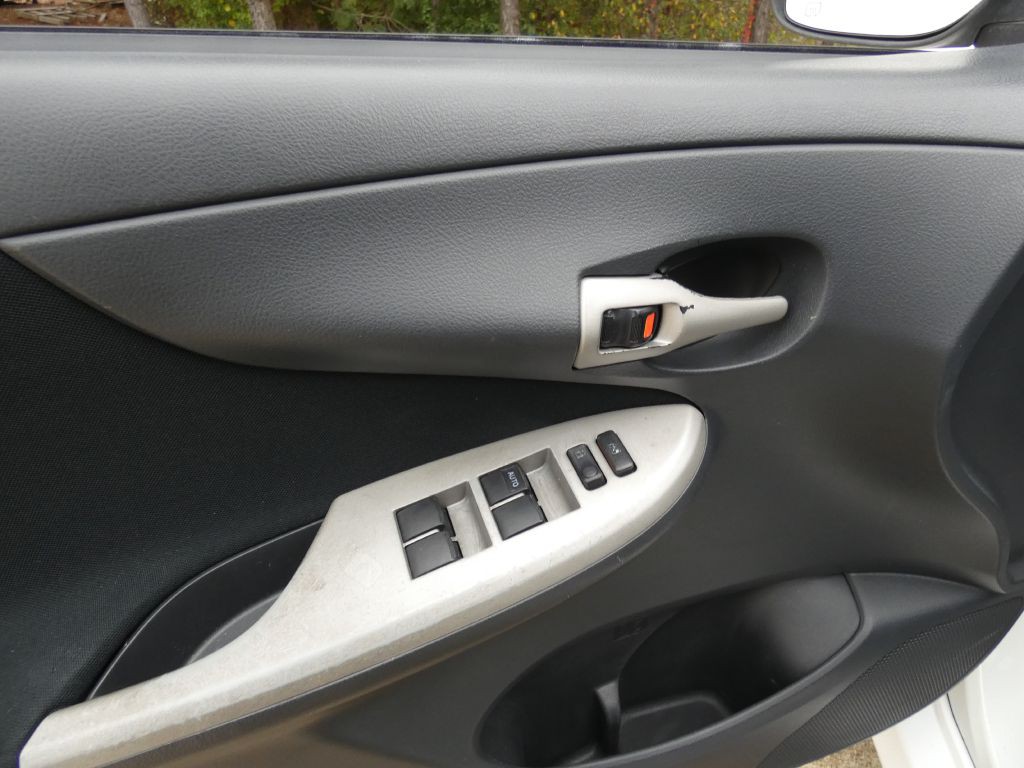 2013 Toyota Corolla Image 17