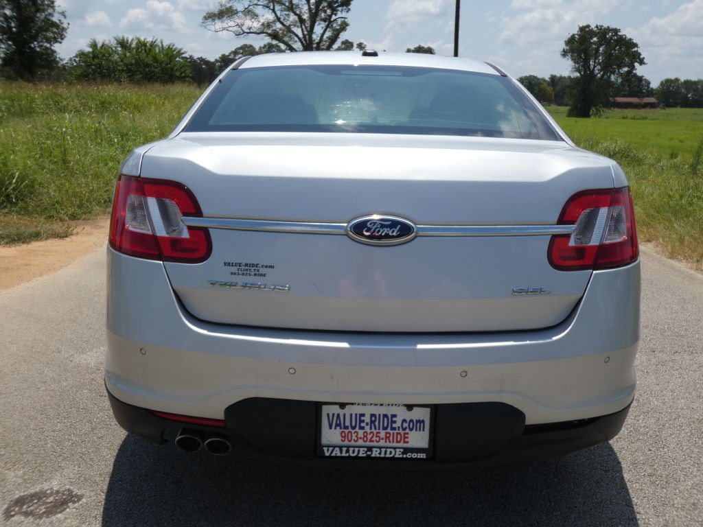 2012 Ford Taurus Image 2