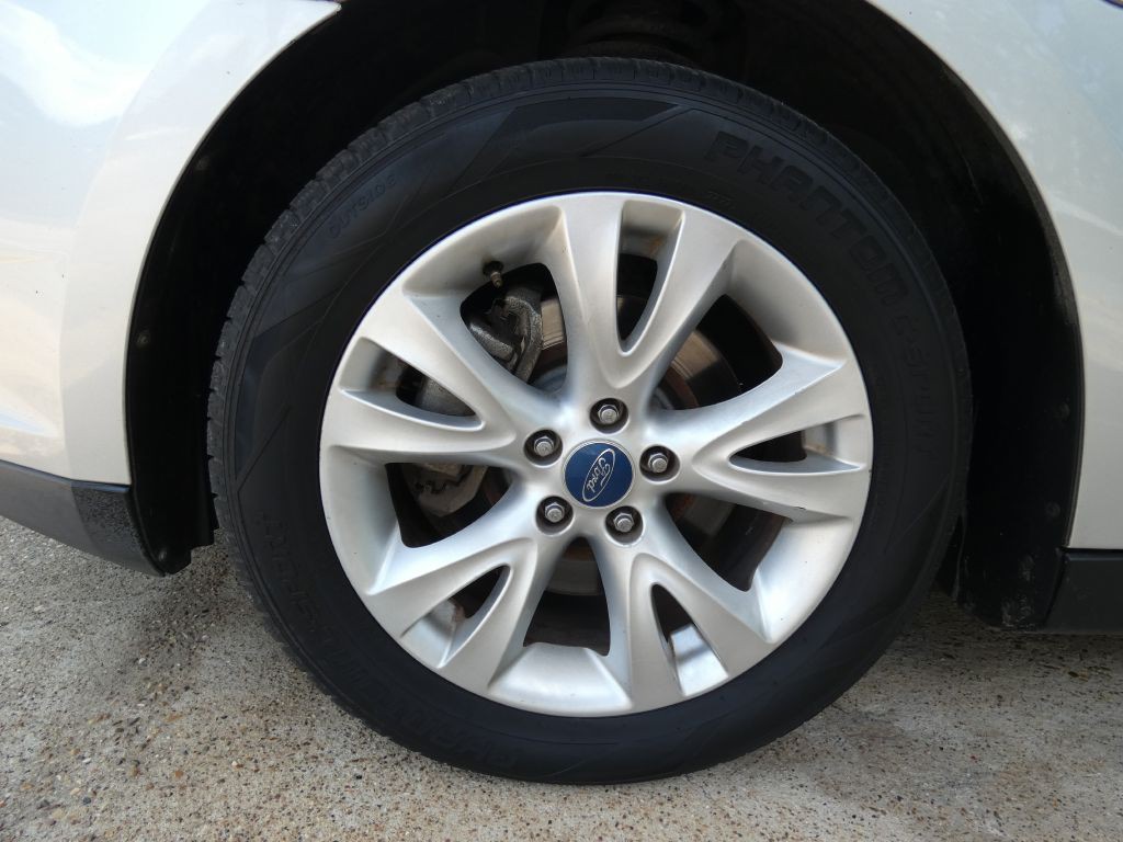 2012 Ford Taurus Image 17