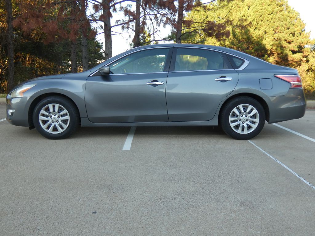 2015 Nissan Altima Image 2