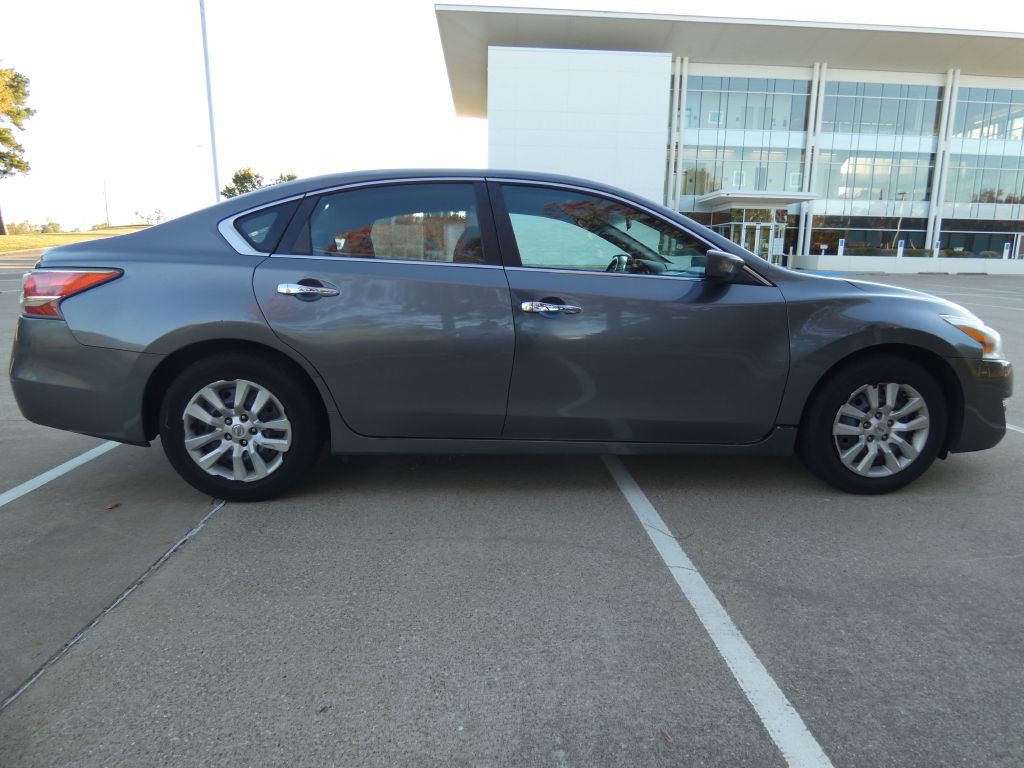 2015 Nissan Altima Image 4