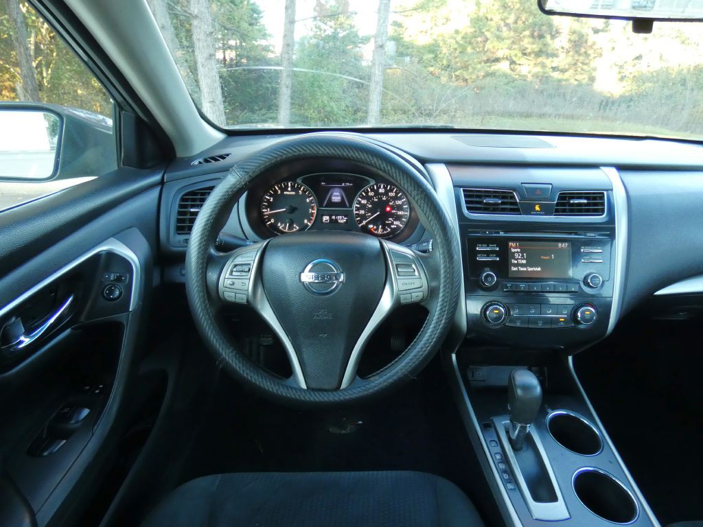 2015 Nissan Altima Image 8