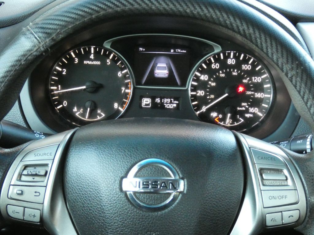 2015 Nissan Altima Image 10