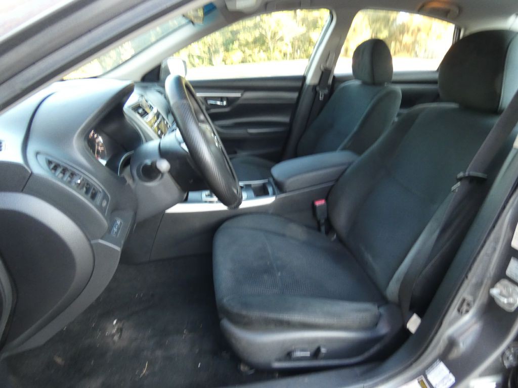 2015 Nissan Altima Image 12