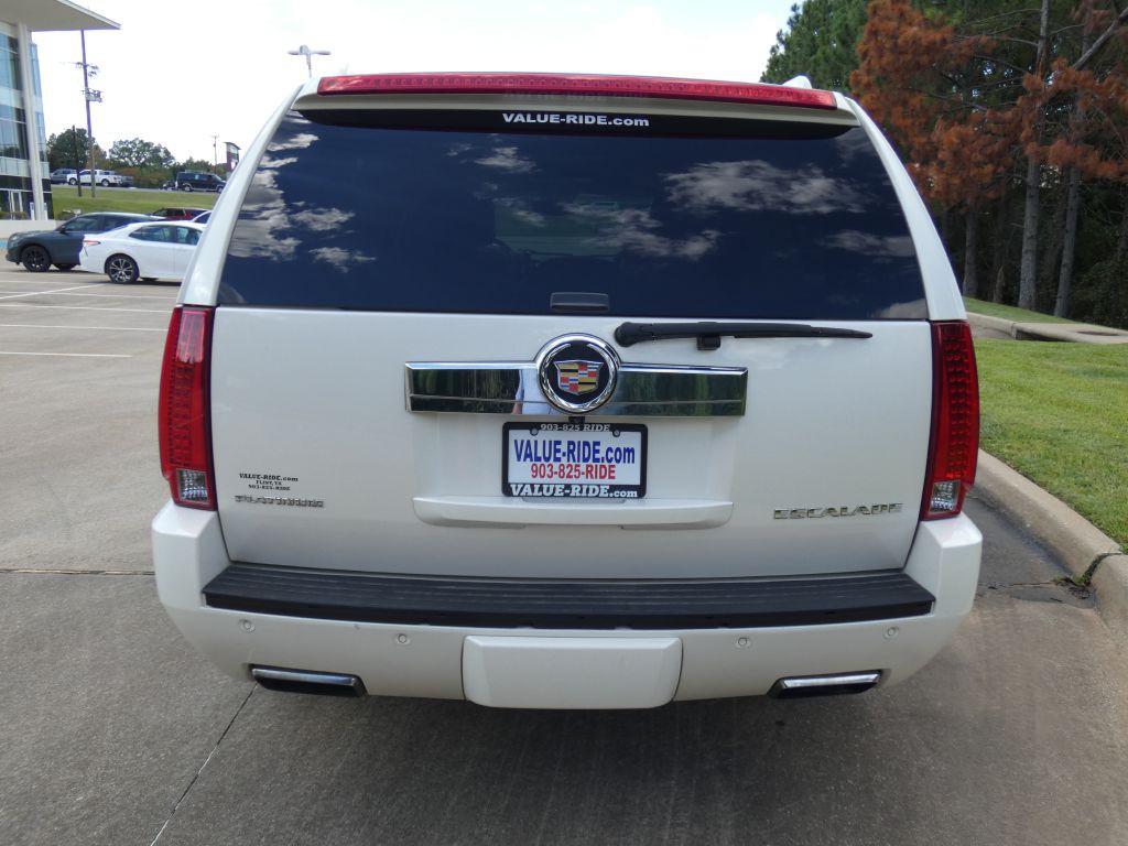 2013 Cadillac Escalade Image 2