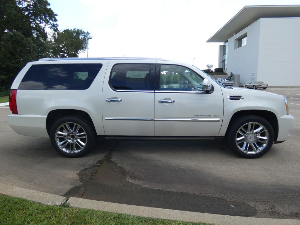 2013 Cadillac Escalade Image 3