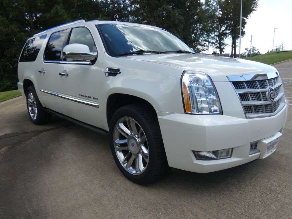 2013 Cadillac Escalade Image 4