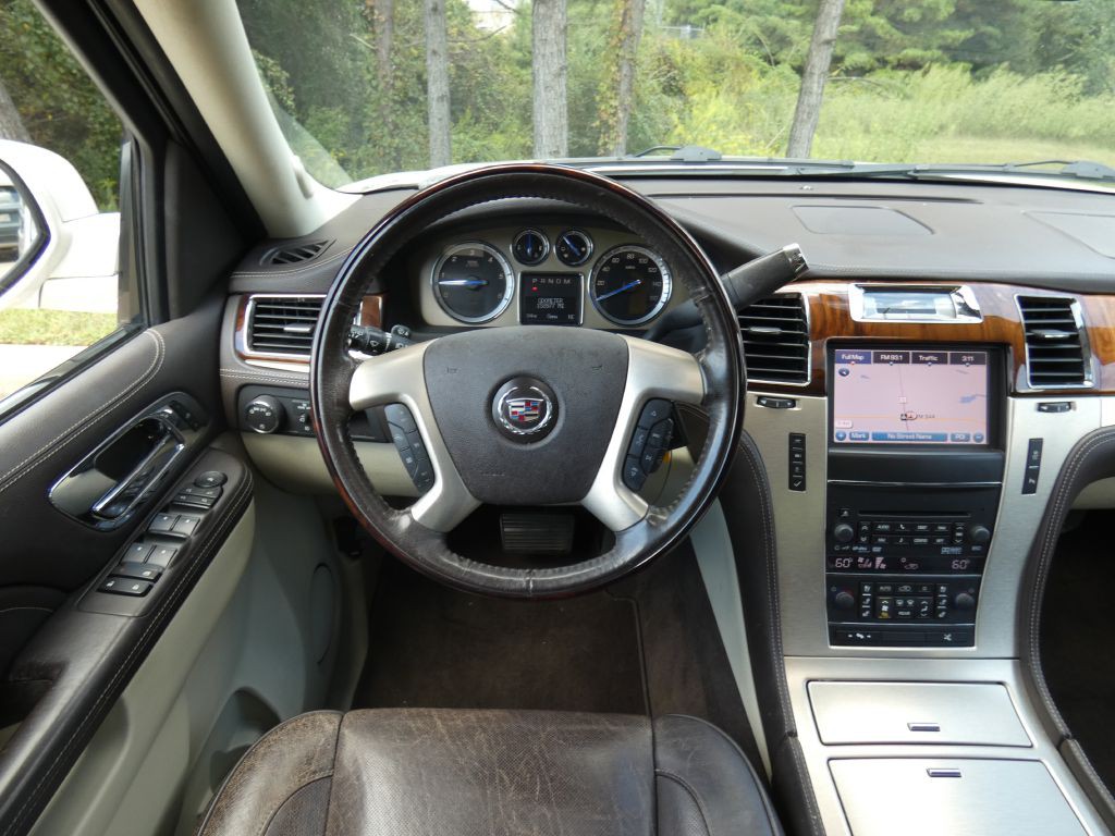 2013 Cadillac Escalade Image 7