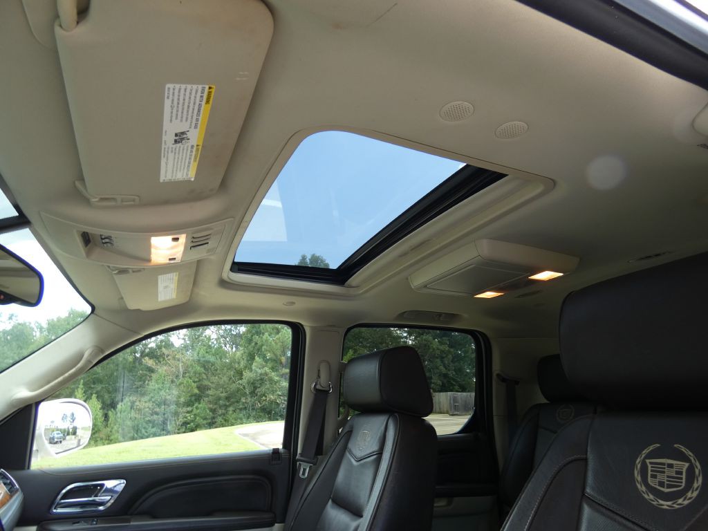 2013 Cadillac Escalade Image 10
