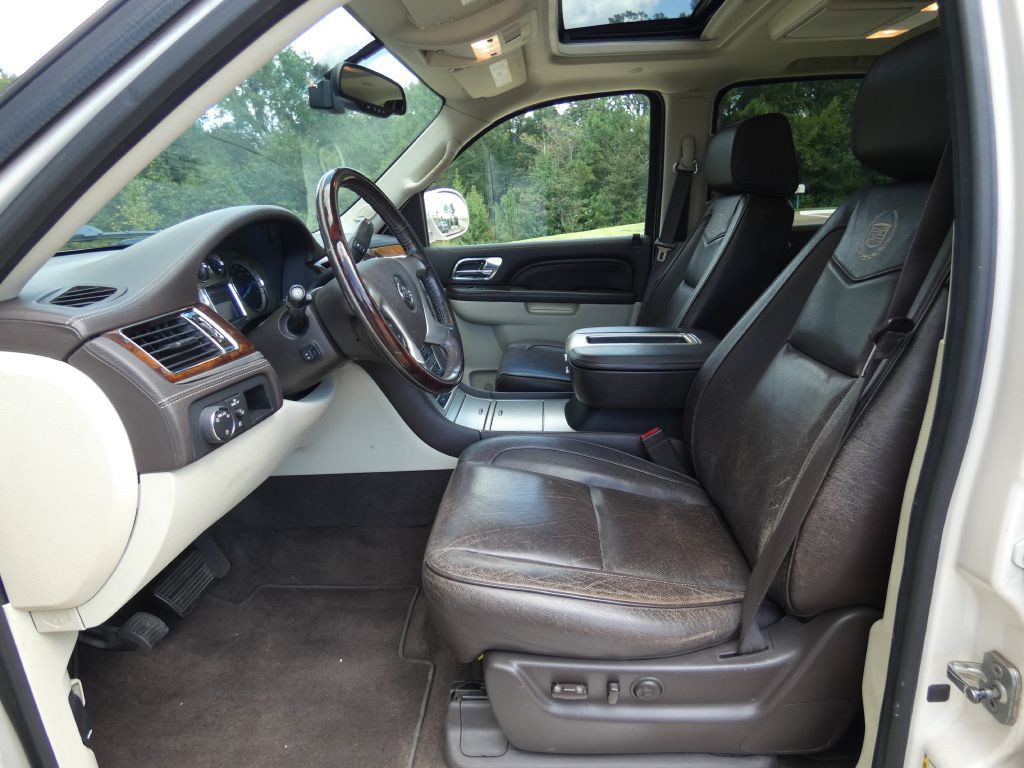 2013 Cadillac Escalade Image 11
