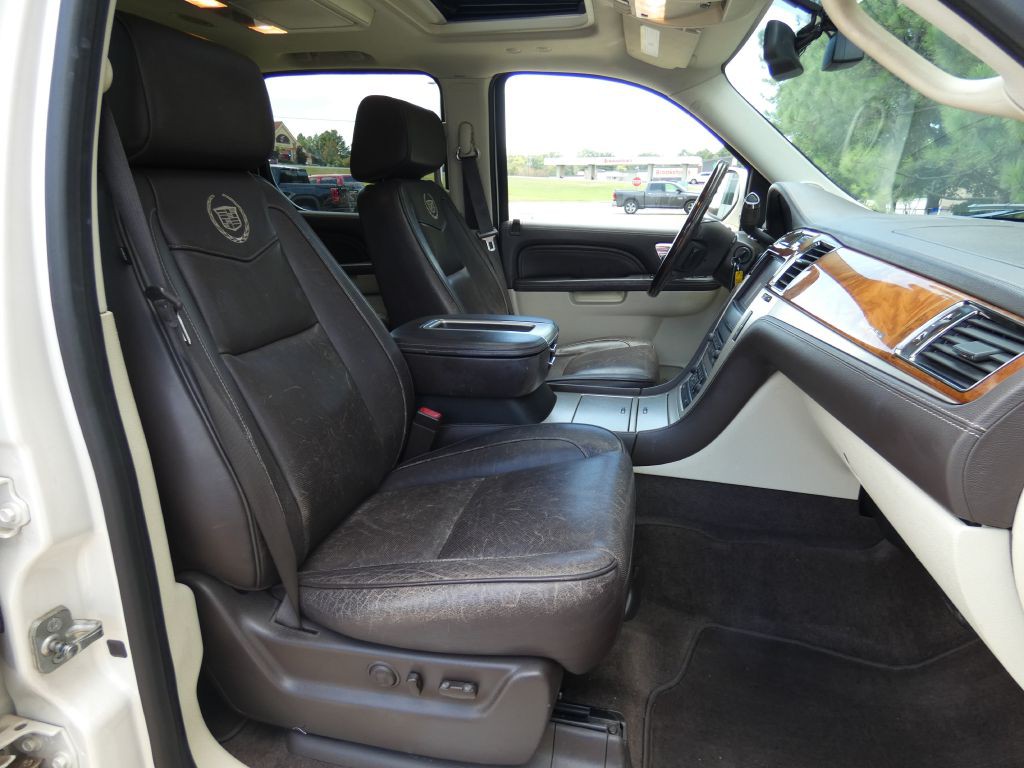 2013 Cadillac Escalade Image 12