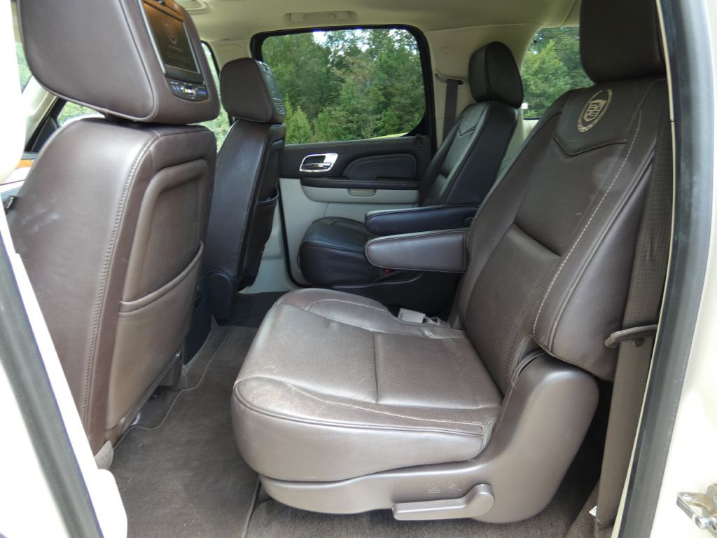 2013 Cadillac Escalade Image 13