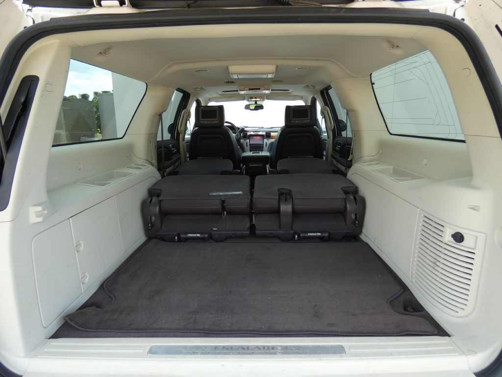 2013 Cadillac Escalade Image 17